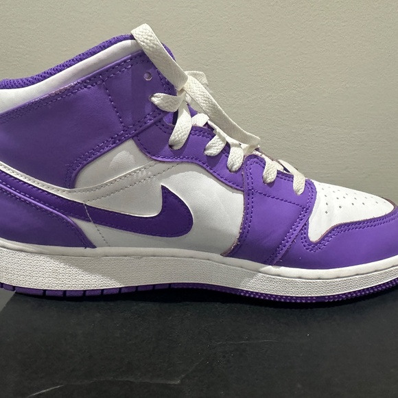 *Almost new* Air Jordan 1 Midi - Picture 3 of 10